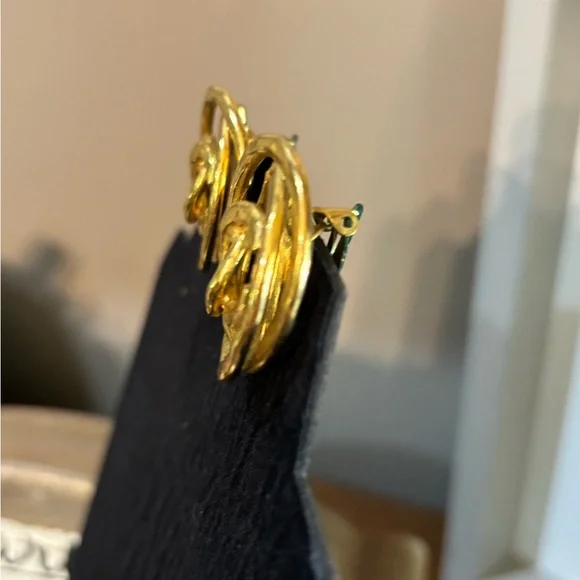 CHANEL Gold Earrings - Picture 5 of 8